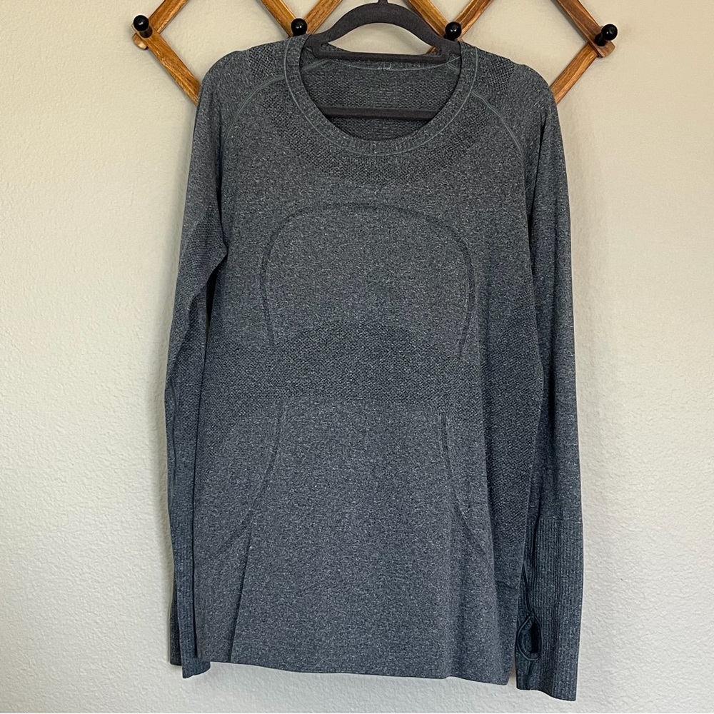 Lululemon Swiftly Tech Long Sleeve Crew in a heathered grey size 12